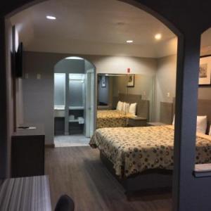 Island Suites Hobby Airport