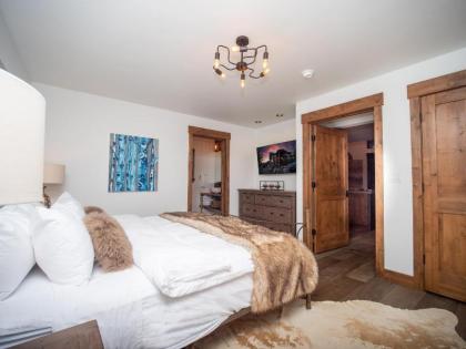 Brand new log cabin! Steps to Lake Estes Private Jacuzzi Close to downtown - image 16