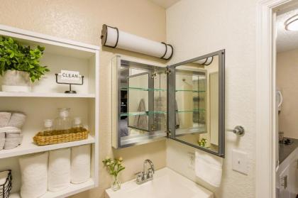 InTown Suites Extended Stay Houston/Willowbrook - image 12