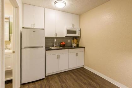InTown Suites Extended Stay Houston/Willowbrook - image 9