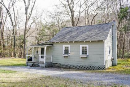 Camelback cottage - on ONE ACRE & near local attractions