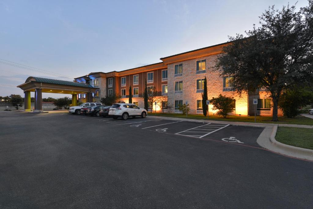 Holiday Inn Express Hotel & Suites Austin SW - Sunset Valley an IHG Hotel - image 4
