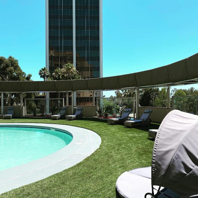 Hilton Long Beach Hotel - image 3