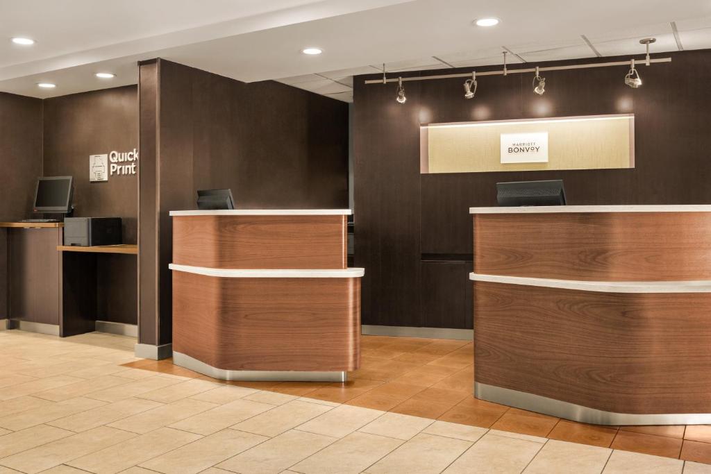 Courtyard by Marriott Palmdale - image 5