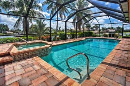 Newly Renovated tropical Getaway in Cape Coral