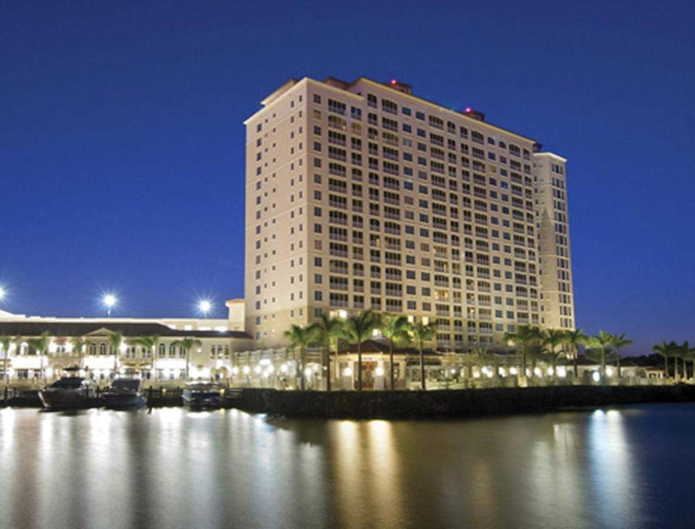 Luxurious Cape Coral Suite with on-site Marina - 3 Nights - One Bedroom #1 - main image