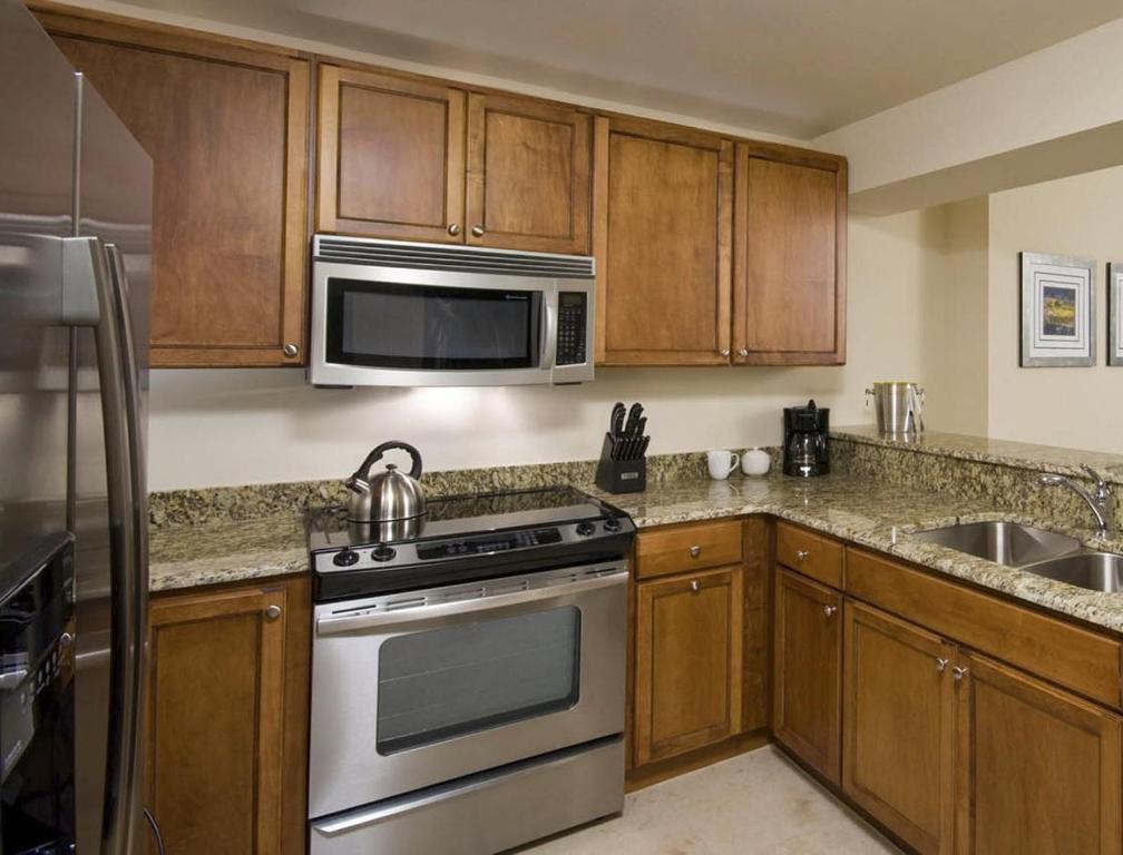 Luxurious Cape Coral Suite with on-site Marina - 3 Nights - One Bedroom #1 - image 3