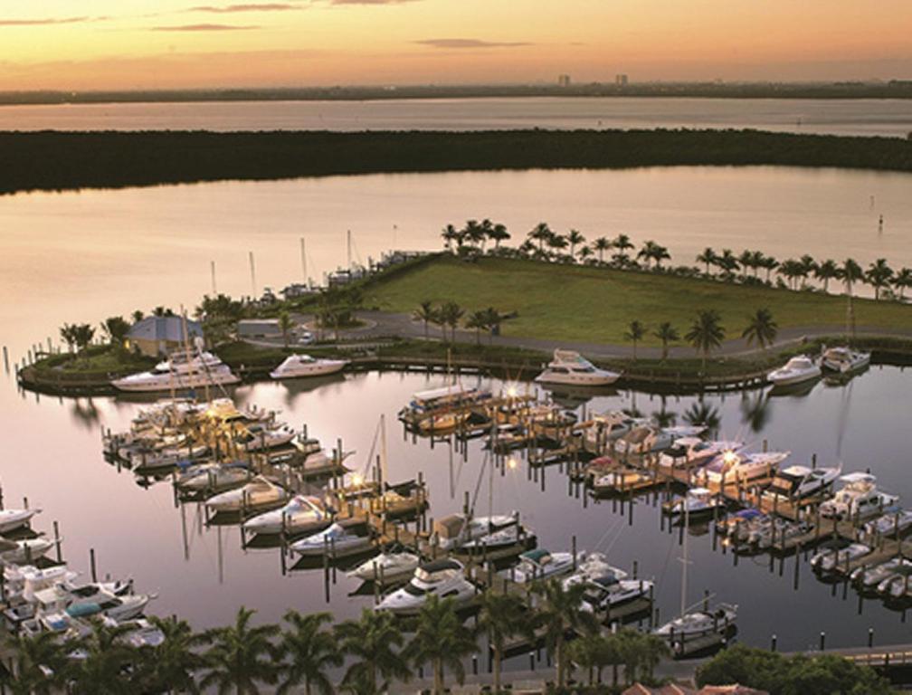 Luxurious Cape Coral Suite with on-site Marina - 3 Nights - One Bedroom #1 - image 5