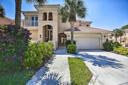 Chic Estero townhome with Pool and Hot tub Access Estero