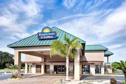 Days Inn  Suites by Wyndham Davenport Davenport Florida