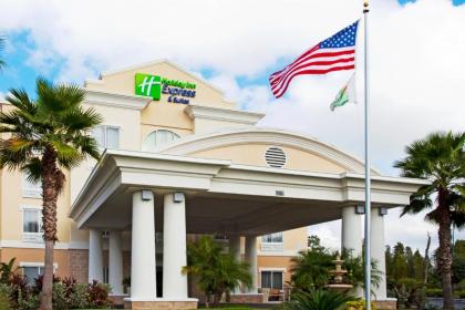 Holiday Inn Express and Suites Tampa I-75 at Bruce B. Downs an IHG Hotel