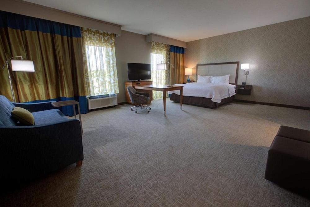 Hampton Inn & Suites by Hilton Tampa Busch Gardens Area - main image