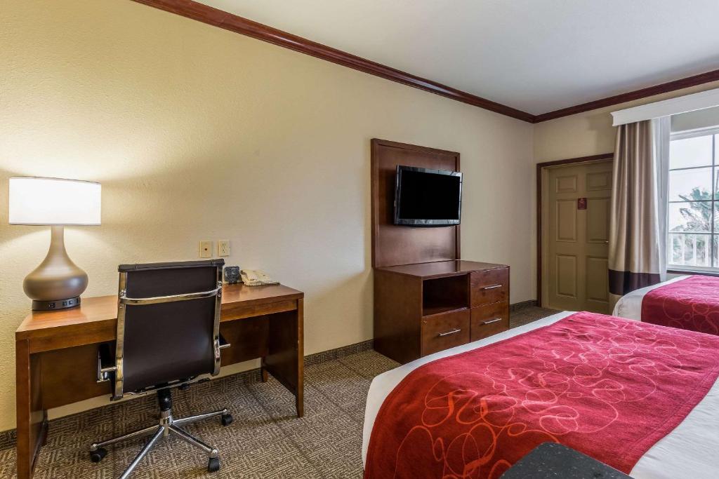 Comfort Suites Galveston - image 3