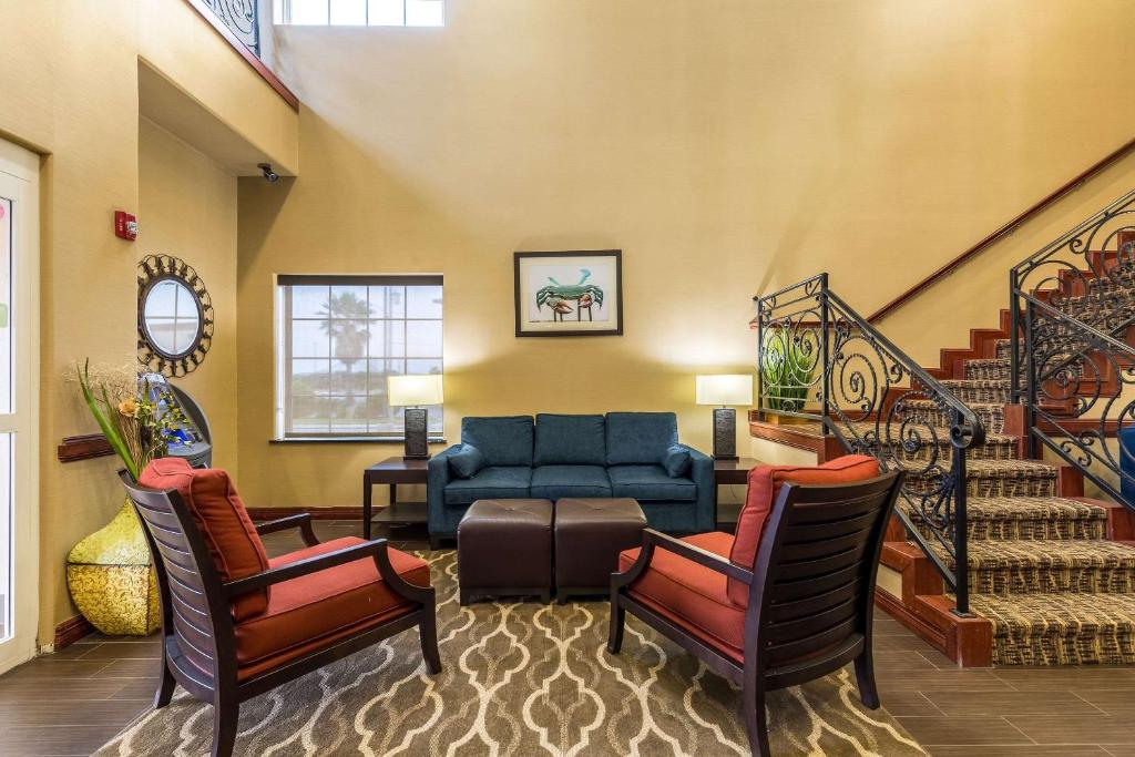 Comfort Suites Galveston - image 5