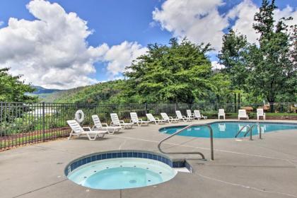 Condo with Balcony Less than 6 mi to Smoky mtn National Park Tennessee
