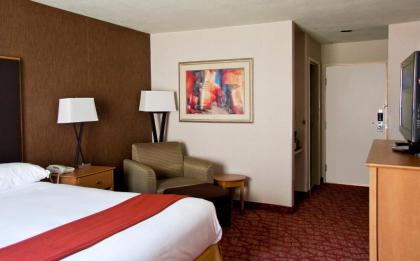 Holiday Inn Express Grants Pass an IHG Hotel - image 10