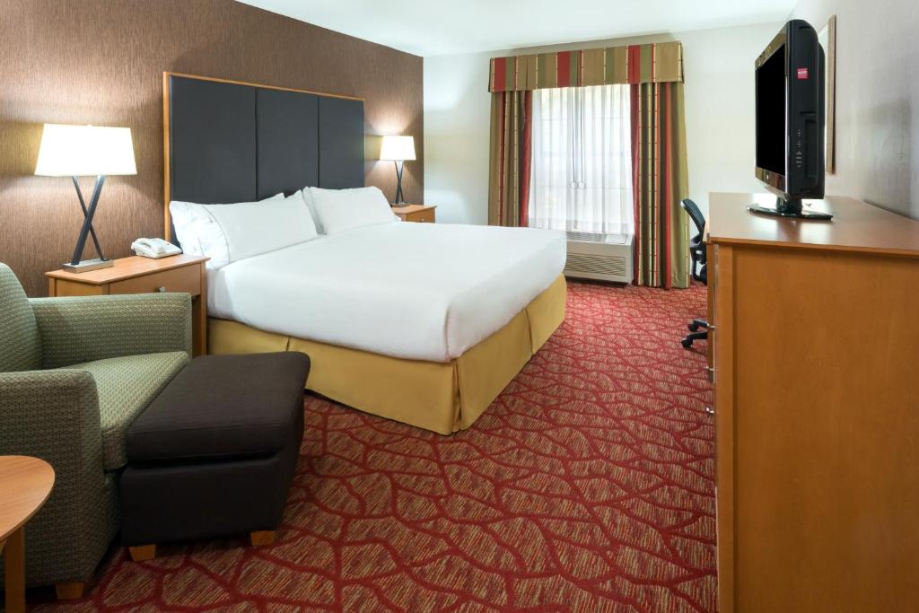 Holiday Inn Express Grants Pass an IHG Hotel - image 3