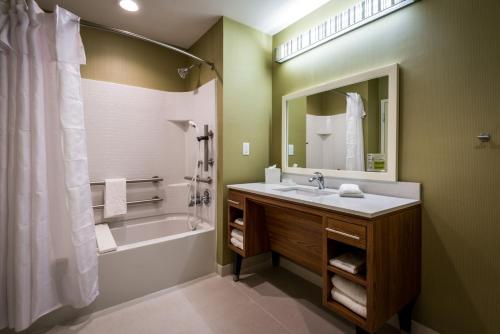 Home2 Suites by Hilton Gulfport MS - image 2