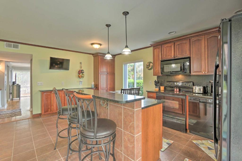 Updated Hilton Head Island Townhome with Deck! - image 7