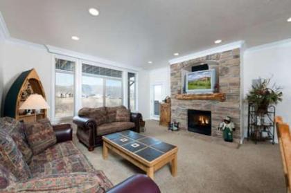 A Lakeside Mountain Condo - 3 Bedrooms near Pineview Reservoir LS 28 - image 1