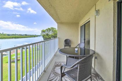 Indian Shores Condo with Balcony and Pool Access!