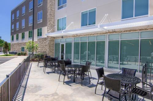 Holiday Inn Express & Suites Mobile - University Area an IHG Hotel - main image