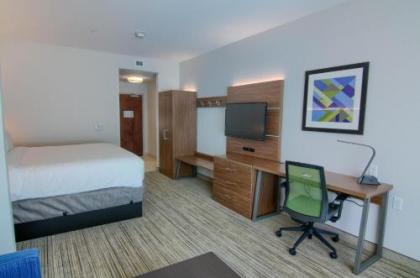 Holiday Inn Express & Suites Mobile - University Area an IHG Hotel - image 4