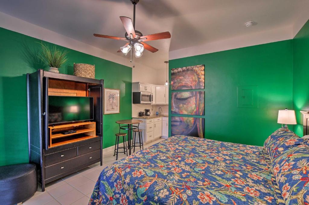 Vibrant Naples Studio with Pool Access and Porch! - main image