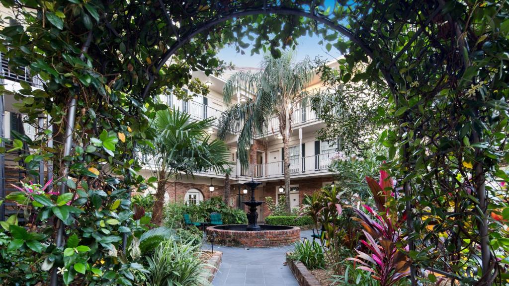 Best Western Plus French Quarter Courtyard Hotel - image 2
