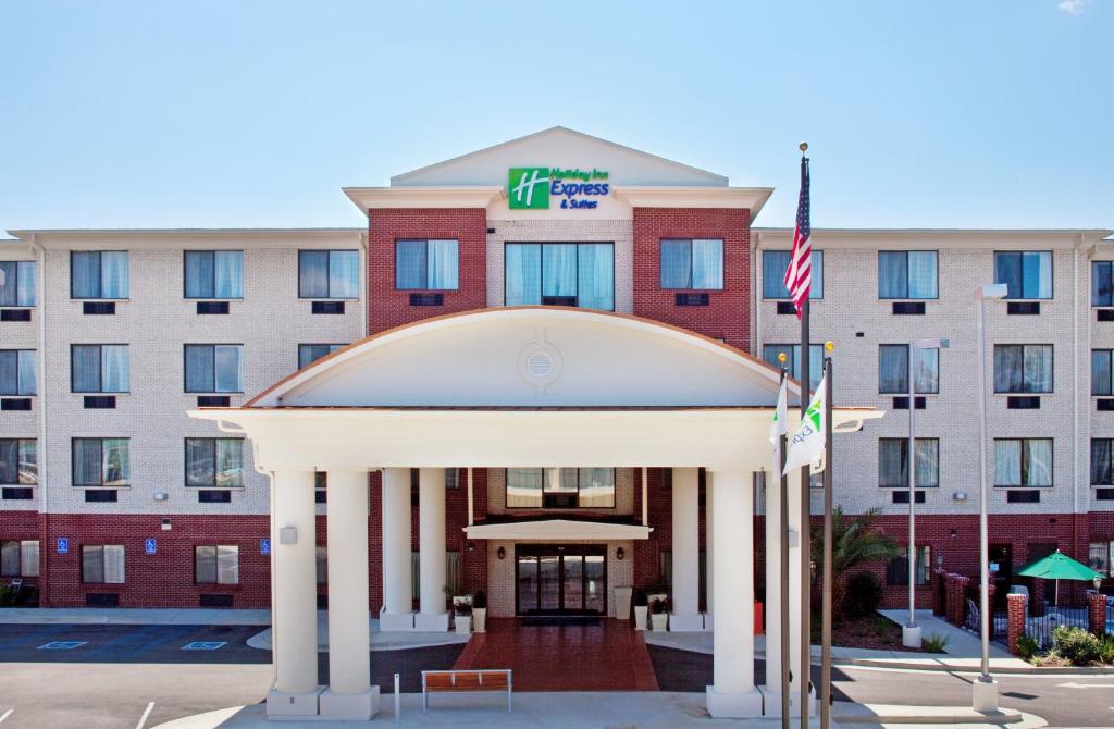 Holiday Inn Express Hotel & Suites Biloxi- Ocean Springs an IHG Hotel - main image