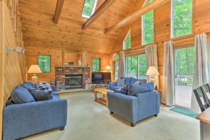 Cozy Arrowhead Lake Cottage with Fireplace!