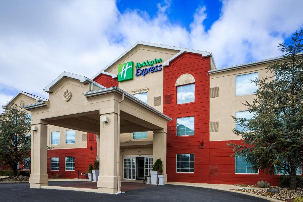 Holiday Inn Express Hotel & Suites Reading an IHG Hotel - image 2