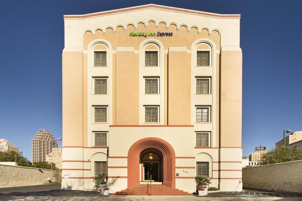 Holiday Inn Express San Antonio North Riverwalk Area an IHG Hotel - main image