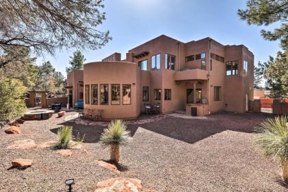 Spacious and modern Sedona Abode with Fire Pit