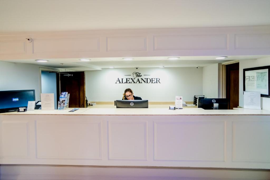 The Alexander All Suites Hotel - image 5